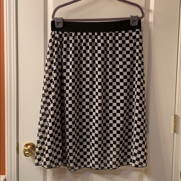 LuLaRoe Dresses & Skirts - LuLaRoe Lola skirt - plus size- checkered pattern